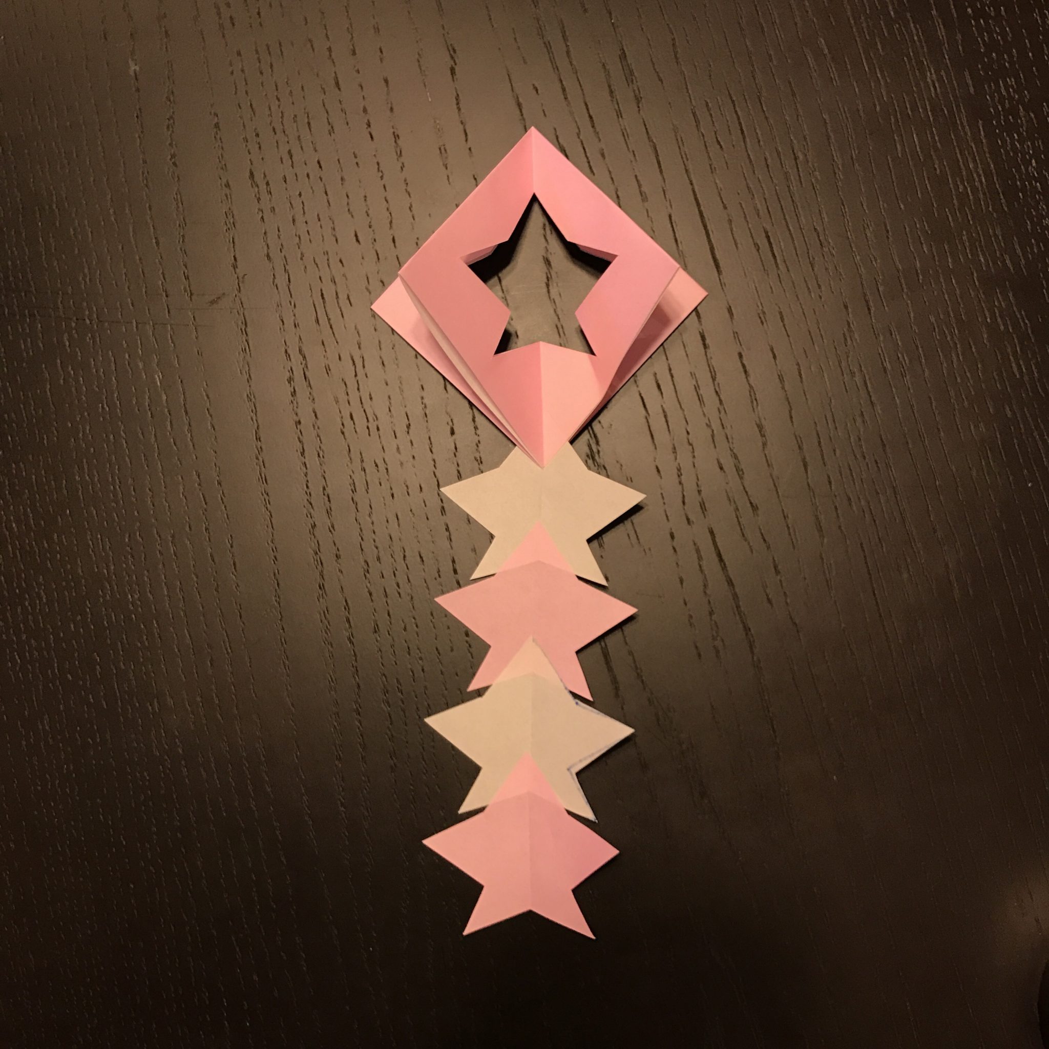 折り紙 吹き流しと星飾りの作り方 簡単に作れる解説付き 七夕飾り うみさちたより